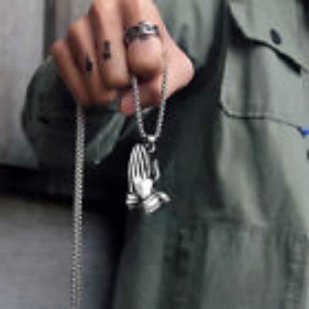NEW! Silver PRAYING HANDS Stainless Pendant & Necklace JESUS IS KING - Picture 7 of 8